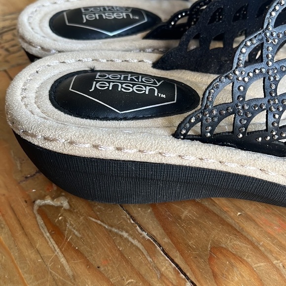 New Berkley Jensen Black Thong Wedge Slip On Sandal Chainmail Sparkle 7 - Picture 8 of 13